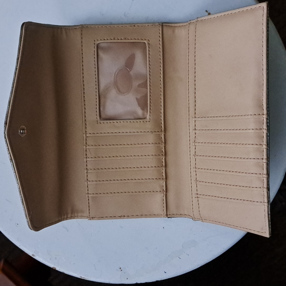 Guess Wallet - Picture 3 of 8